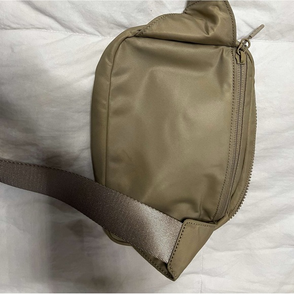Lululemon belt bag - Picture 4 of 6